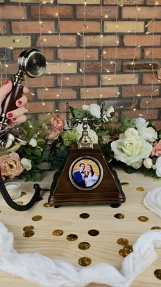 Mireasă tânără lasă un mesaj pentru mire în guestbook video Mireasă tânără lasă un mesaj pentru mire în guestbook video